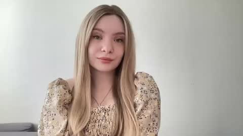 polishangel222 online show from June 17, 9:45 am