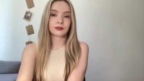 polishangel222 online show from July 31, 12:37 pm