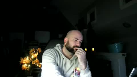 Snapshot of polisheaqle chatting on December 5, 5:49 am polisheaqle online show from December 5, 5:49 am