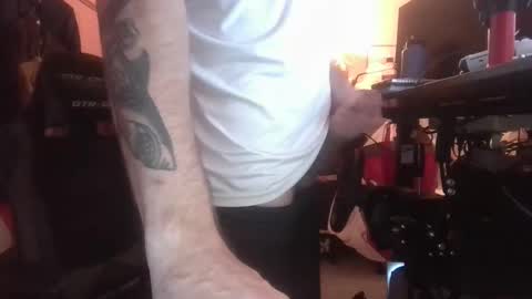 Snapshot of polishrifle3 chatting on December 15, 3:55 am jaws online show from December 15, 3:55 am