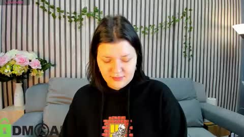 Polly online show from November 3, 1:08 am