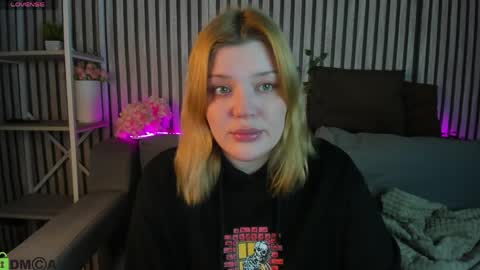 Polly online show from April 3, 1:14 am