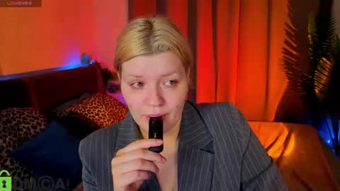 Polly online show from June 25, 1:16 am