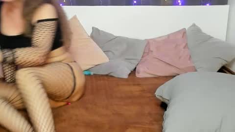 Polly online show from January 9, 6:15 pm