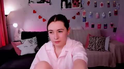 Snapshot of polly_pop_ chatting on June 10, 9:19 am Polly online show from June 10, 9:19 am
