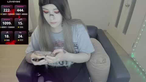 Snapshot of polly_wow chatting on March 9, 5:39 pm Polly online show from March 9, 5:39 pm