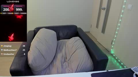 Snapshot of polly_wow chatting on March 12, 11:33 pm Polly online show from March 12, 11:33 pm