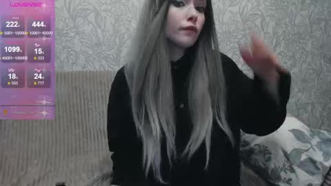 Snapshot of polly_wow chatting on April 9, 6:57 pm Polly online show from April 9, 6:57 pm