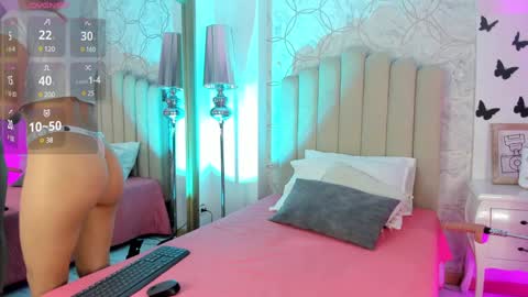 Snapshot of pollygrey_ chatting on December 31, 3:34 am Carolina online show from December 31, 3:34 am