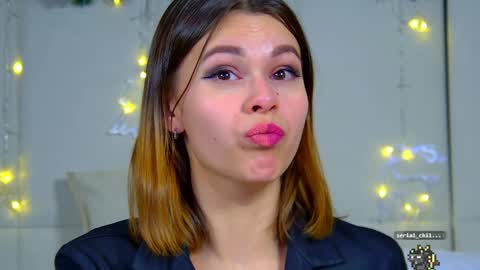 Snapshot of pollylanders chatting on December 18, 12:43 am Polly online show from December 18, 12:43 am