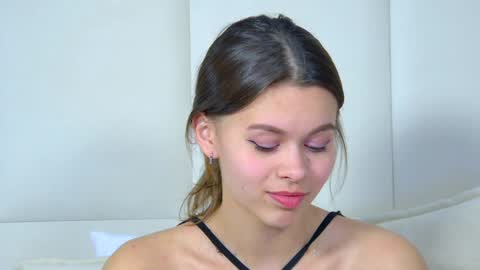 Snapshot of pollylanders chatting on February 3, 4:57 am Polly online show from February 3, 4:57 am