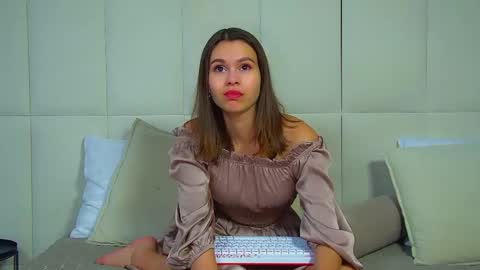 Polly online show from March 8, 8:12 pm