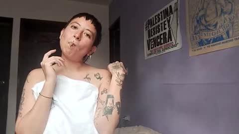 Snapshot of poly_mer chatting on December 7, 9:33 pm Poly online show from December 7, 9:33 pm