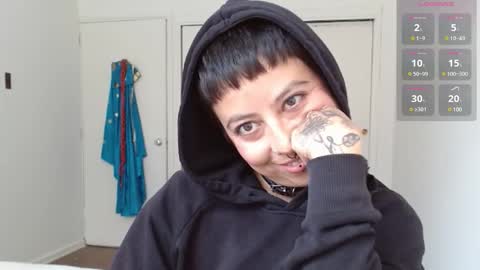 Snapshot of poly_mer chatting on February 19, 7:05 pm Poly online show from February 19, 7:05 pm