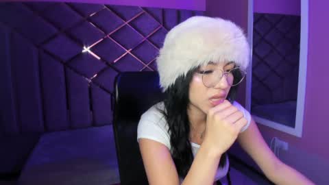 Snapshot of poly_sasha_ chatting on April 7, 2:45 am poly sasha online show from April 7, 2:45 am