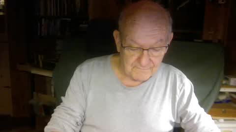 Snapshot of pomme1949 chatting on December 27, 4:10 pm pomme1949 online show from December 27, 4:10 pm