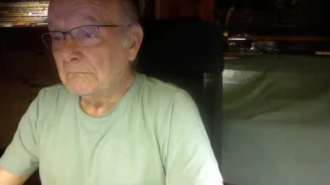 Snapshot of pomme1949 chatting on February 23, 5:18 pm pomme1949 online show from February 23, 5:18 pm