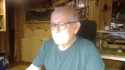 Snapshot of pomme1949 chatting on December 2, 8:52 am pomme1949 online show from December 2, 8:52 am