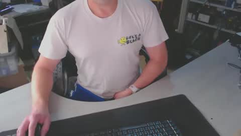 Snapshot of poodledude chatting on January 28, 2:21 pm Dave online show from January 28, 2:21 pm