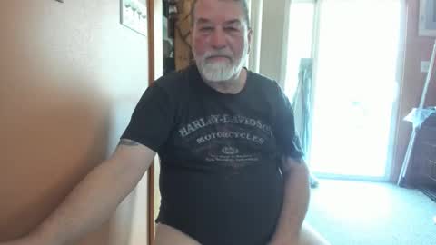 Snapshot of popcorn_peanut chatting on February 25, 2:48 pm xoxo online show from February 25, 2:48 pm