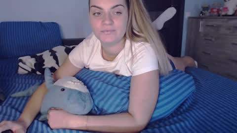 Snapshot of popkornmolli chatting on December 2, 11:12 am popkornmolli online show from December 2, 11:12 am