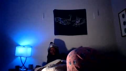 Snapshot of popoutmama chatting on December 31, 8:15 am popoutmama online show from December 31, 8:15 am