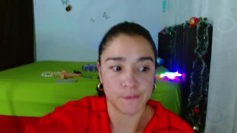 Snapshot of porcelainlux chatting on December 27, 7:08 am porcelainlux online show from December 27, 7:08 am