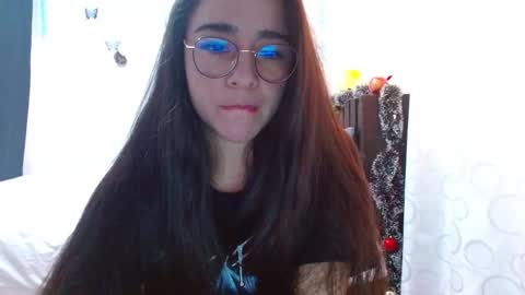 Snapshot of porcelainlux chatting on December 30, 1:58 am porcelainlux online show from December 30, 1:58 am