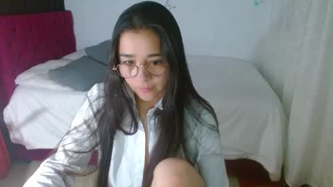 Snapshot of porcelainlux chatting on February 17, 3:25 am porcelainlux online show from February 17, 3:25 am