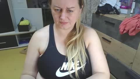 MelissOfficial online show from March 3, 8:37 pm