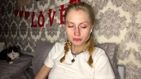 Snapshot of porshes chatting on October 14, 4:19 pm HERES SILVIA AND OlIVIA WELCOME EVERYONE LOVENSE DOMI REACT TO YOUR TIPS LETS MAKE A GREAT SHOW TOGETHER online show from October 14, 4:19 pm