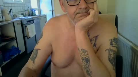 Snapshot of poshman65 chatting on July 19, 9:02 am poshman65 online show from July 19, 9:02 am