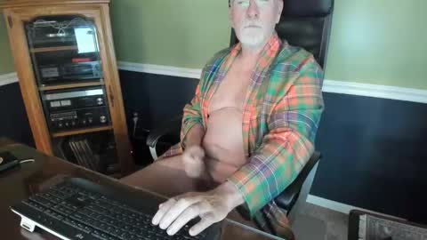 Snapshot of poundinmycock4u chatting on April 17, 11:24 am PoundinMyCock4U online show from April 17, 11:24 am