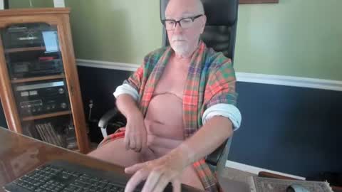 Snapshot of poundinmycock4u chatting on June 15, 11:45 am PoundinMyCock4U online show from June 15, 11:45 am
