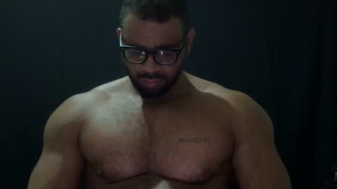 Snapshot of powerdmuscle chatting on April 7, 11:04 pm powerdmuscle online show from April 7, 11:04 pm