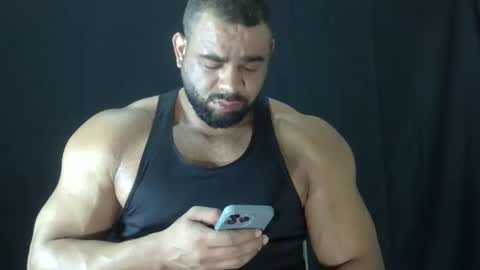 Snapshot of powerdmuscle chatting on May 3, 12:16 am powerdmuscle online show from May 3, 12:16 am