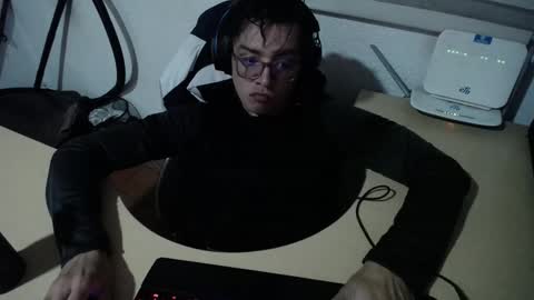 powerfulzeus2 online show from November 1, 12:56 am