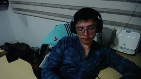 powerfulzeus2 online show from December 2, 1:44 am