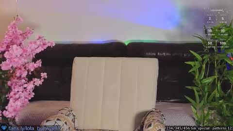 Lola online show from December 1, 5:01 am