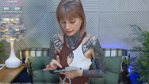 Lola online show from March 4, 5:24 am