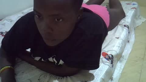 Snapshot of precious_nesh chatting on July 19, 6:17 am precious_nesh online show from July 19, 6:17 am