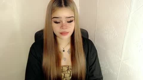 MAXXINE online show from March 9, 10:30 pm