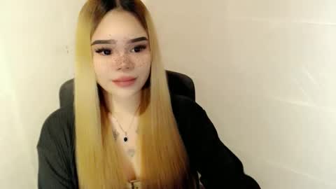 MAXXINE online show from February 13, 7:59 am