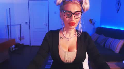 Victoria online show from December 21, 9:36 pm