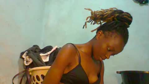 Snapshot of prekky chatting on February 1, 7:01 pm lynn online show from February 1, 7:01 pm