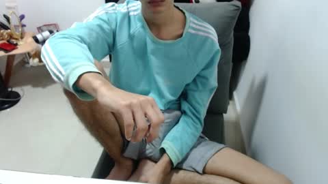 Snapshot of pressure_xxx_420 chatting on January 3, 8:43 am PRESSURE online show from January 3, 8:43 am