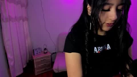 pretti scarlett online show from November 18, 11:58 am