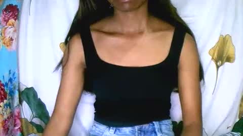 prettiethalia online show from December 19, 9:16 am