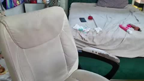 Yasmine pretty online show from October 22, 6:18 pm