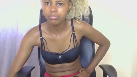 pretty_africanah online show from February 22, 10:47 am